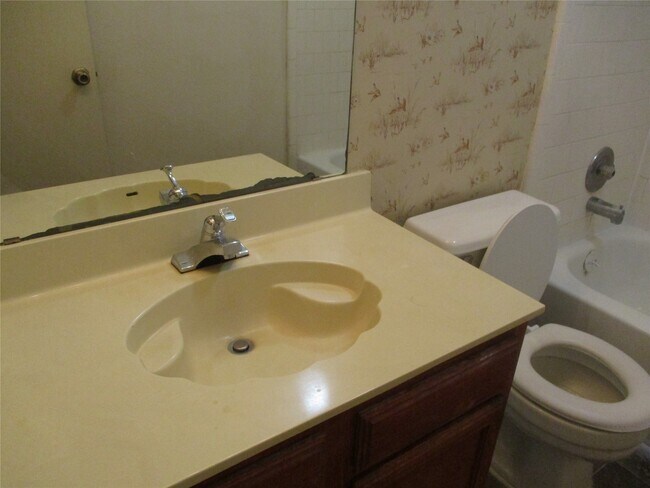 Building Photo - 19947 Mountain Dale Dr