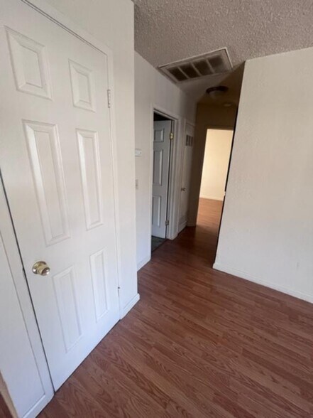 Building Photo - 200 W Caldwell Ave