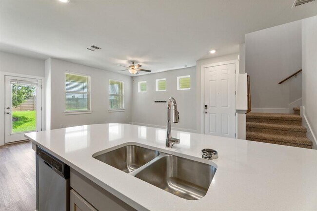 Building Photo - 7103 Travertine Spring Dr