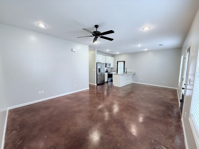 Building Photo - 104 Private Rd 4017