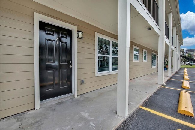 Building Photo - 1109 W 25th St