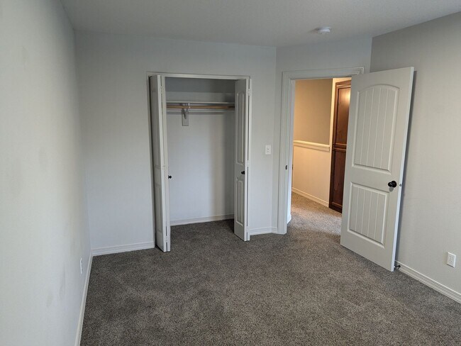 Building Photo - 407-409 Madrona Ave SE