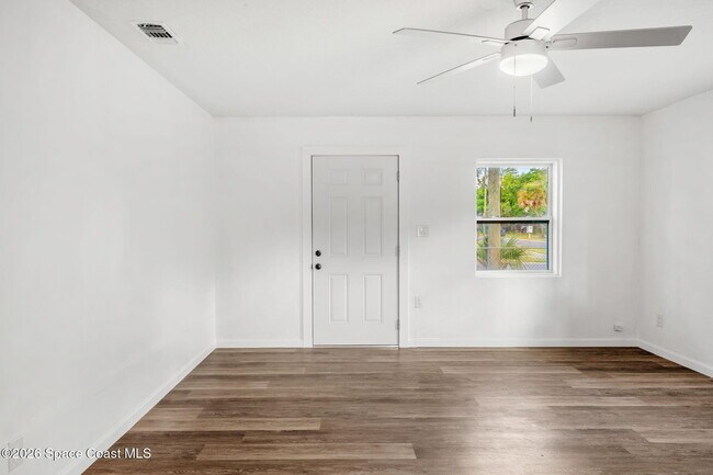 Building Photo - 405 Dummitt Ave