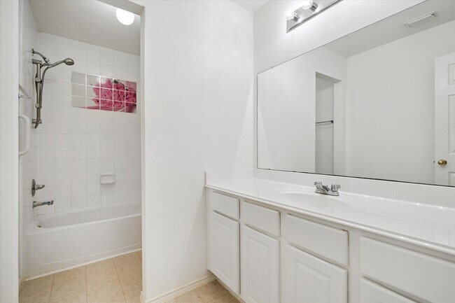 Building Photo - 15627 Haleys Landing Ln