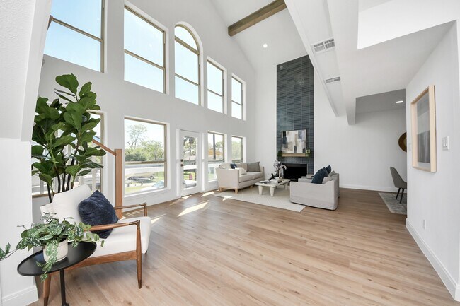Building Photo - 300 Narcissus Rd