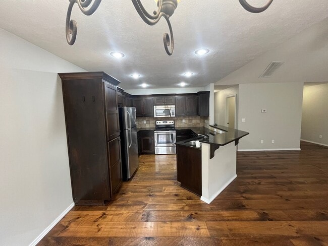 Building Photo - Beautiful 3-bedroom, 2-bath home in Republ...