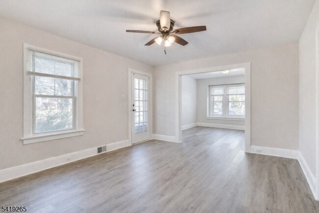 Building Photo - 273 W Mt Pleasant Ave