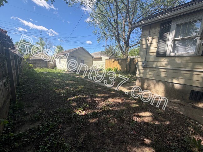 Building Photo - 2 Bed 1 Bath