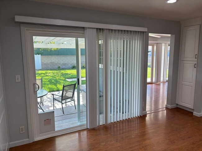 Building Photo - NICE 2 Bedroom Home with Large Enclosed Ya...