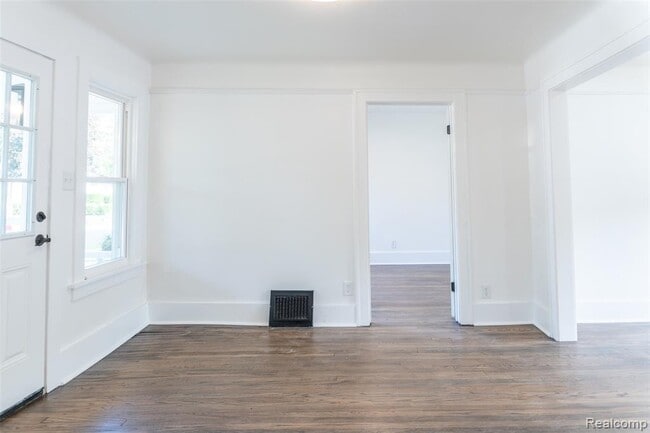 Building Photo - 21200 Collingham Ave