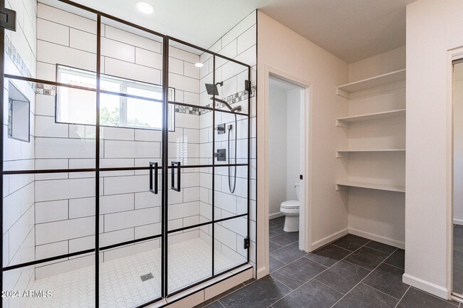 Building Photo - 1449 W Antiqua Dr