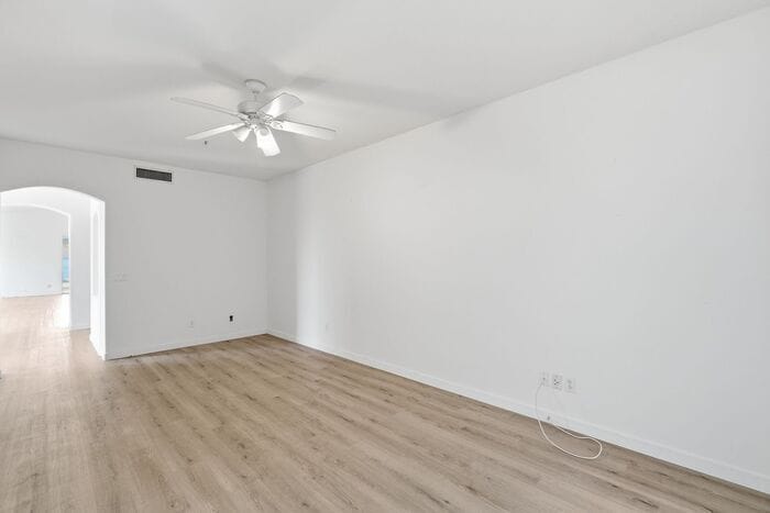 Building Photo - 10860 N 118th Way