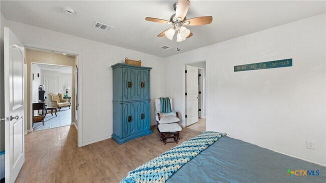 Building Photo - 1102 Fairview Dr