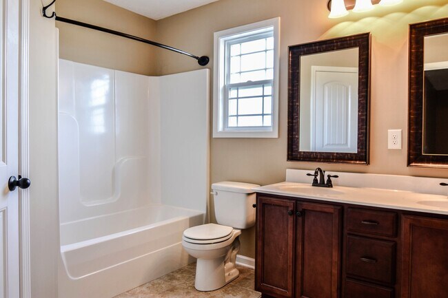 Building Photo - Pet Friendly Three Bedroom with Bonus!