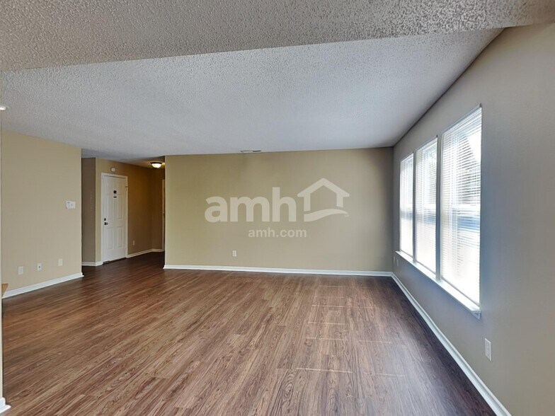 Building Photo - 14324 Orange Blossom Trail