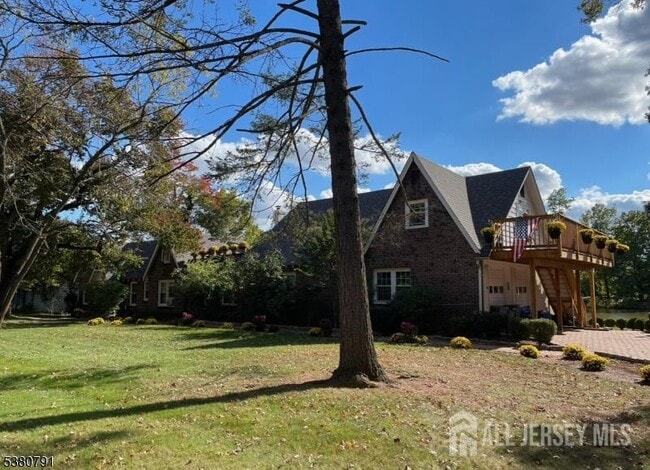 Building Photo - 45 Lakeside Dr S