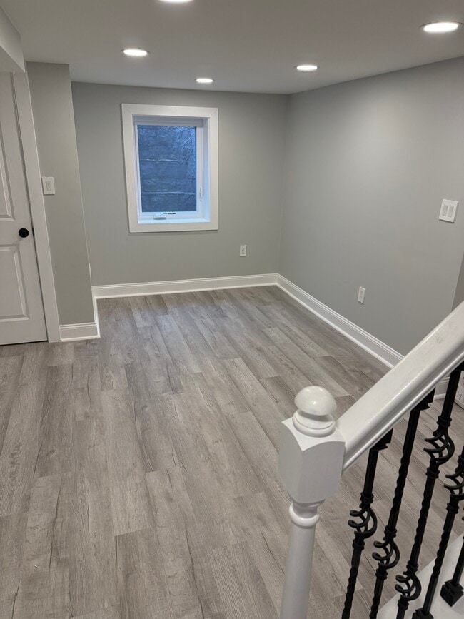 Building Photo - 2321 Riverview Terrace