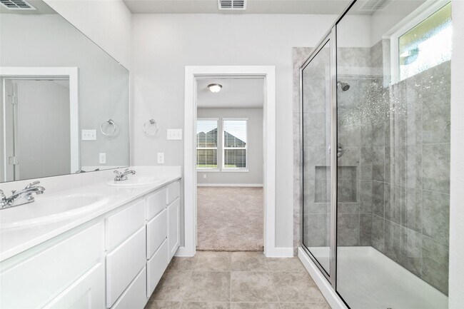 Building Photo - 7246 Clearwater Cv Dr