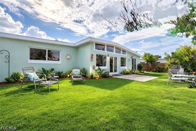 Building Photo - 21484 Edgewater Dr