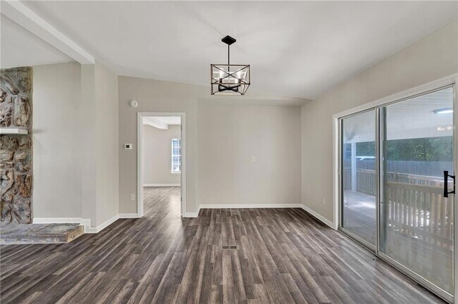 Building Photo - 125 Sharon Ave