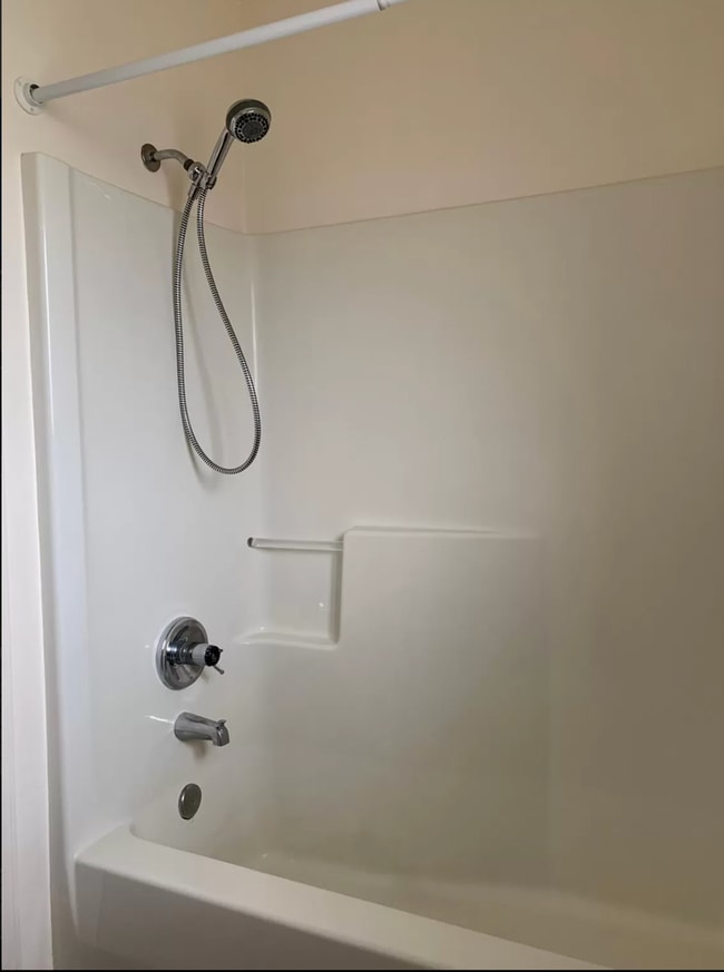 Building Photo - Cozy 2 Bed, 1.5 Bath Town Home!