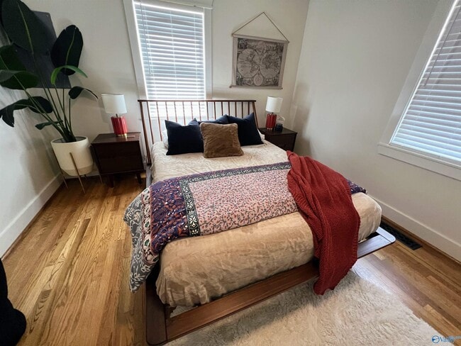 Building Photo - 1612 NE Wellman Ave