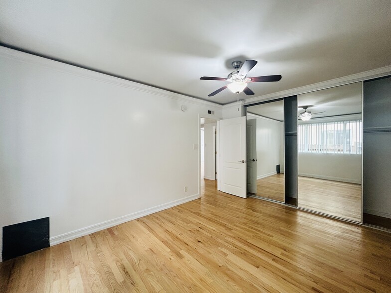 Building Photo - 3645 Kelton Ave