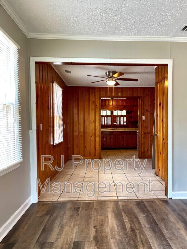 Building Photo - 4095 Chelsea Ave