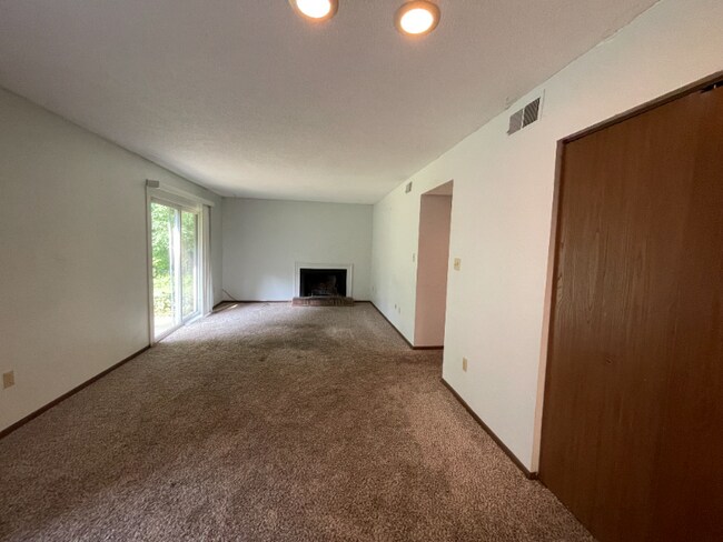 Building Photo - 5727 W Ridgecrest Dr
