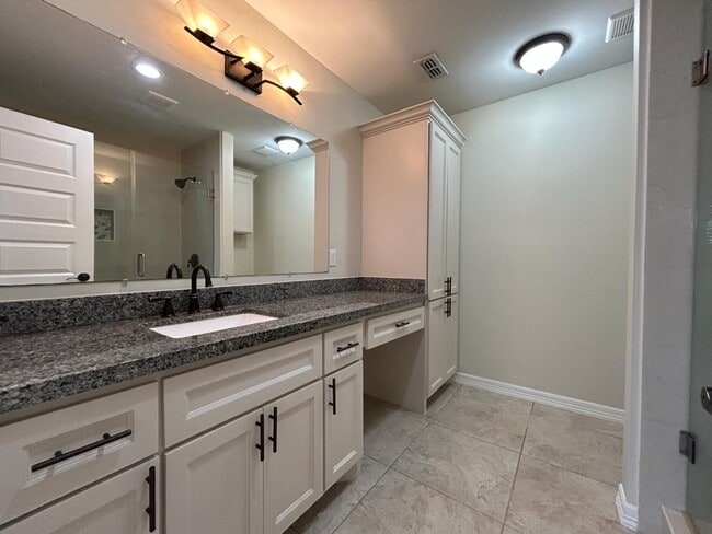 Building Photo - 2933 Zeb Dr