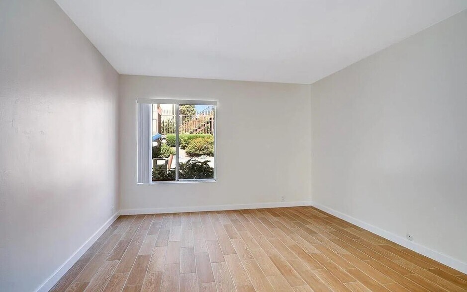 Building Photo - 4600 Lamont St