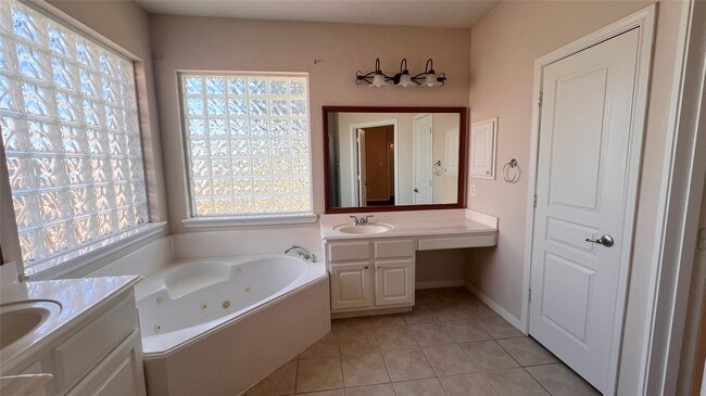 Building Photo - 4223 Country Heights Ct