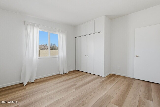 Building Photo - 2428 E La Jolla Dr