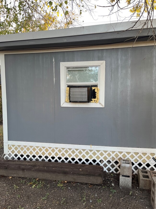 Building Photo - 305 7th St