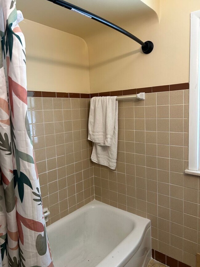 Building Photo - Brick 4 Bedrooms house is South Euclid With 2 Cars Detached Garage for Rent