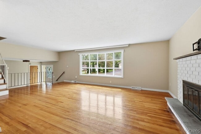 Building Photo - 115 Saybrook Ln
