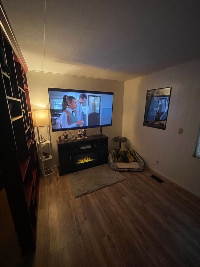 Building Photo - Magalia Home for rent, 1 car garage, 2 bed...