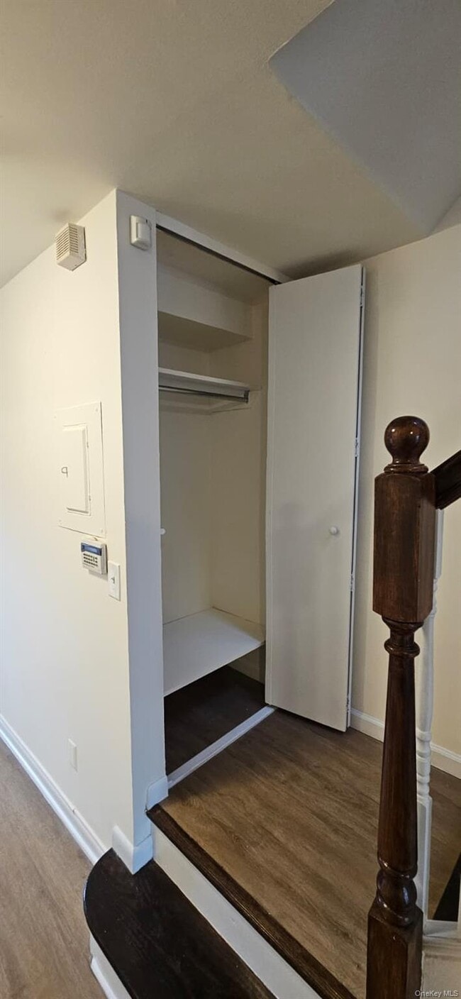 Building Photo - 492 N Broadway