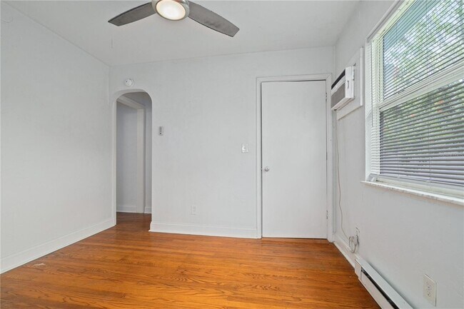 Building Photo - 917 30th Ave N