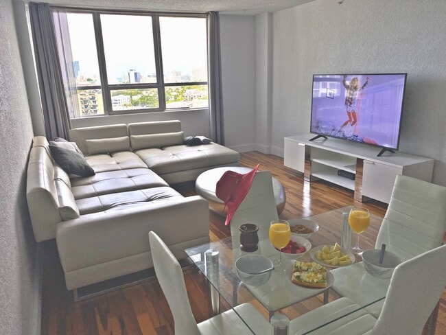 Building Photo - 1500 Bay Rd