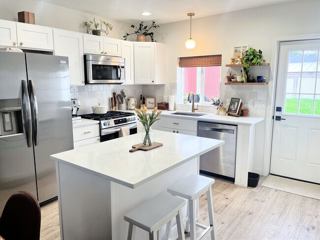 Primary Photo - 505 W Spokane Ave