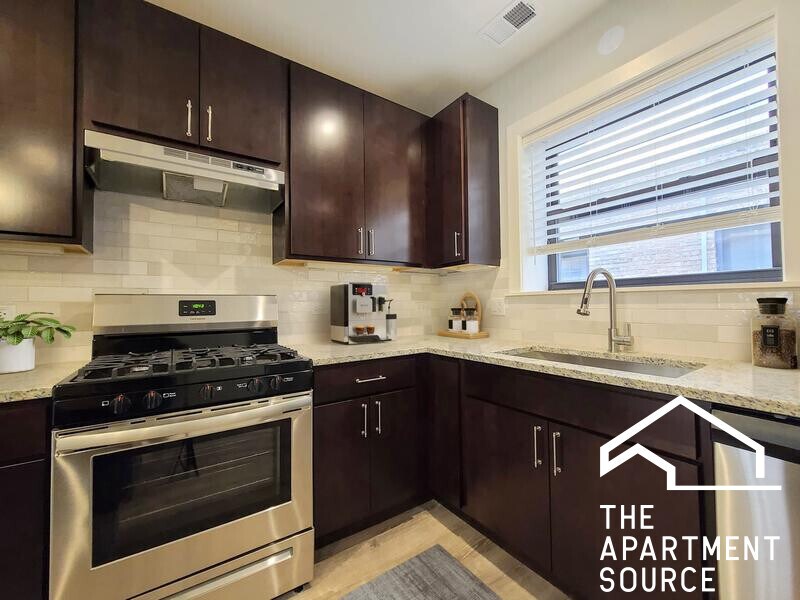 Building Photo - 1147 Maple Ave