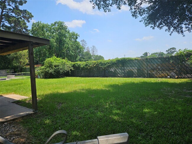 Building Photo - 207 Shadow Oaks Dr