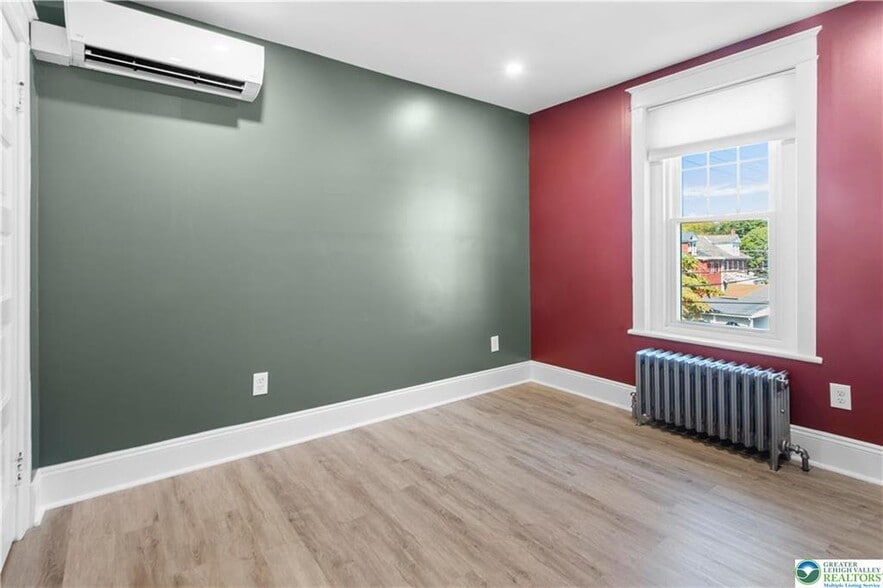 Building Photo - 413 Woodlawn Ave