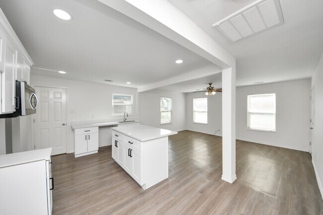 Building Photo - 7004 Conley St