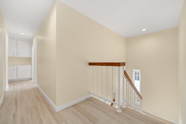 Building Photo - 306 Dolores Cir