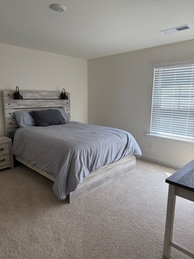 Building Photo - **PRICE IMPROVEMENT** LIKE-NEW GORGEOUS SI...