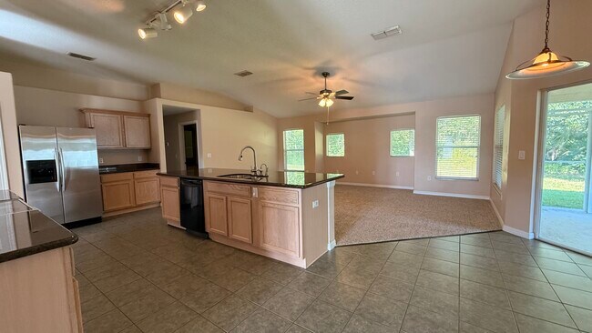 Building Photo - 10 Zebrawood Ct