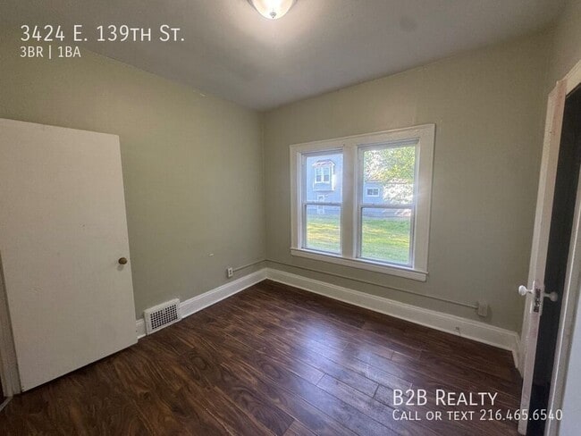 Building Photo - 3424 E 139th St