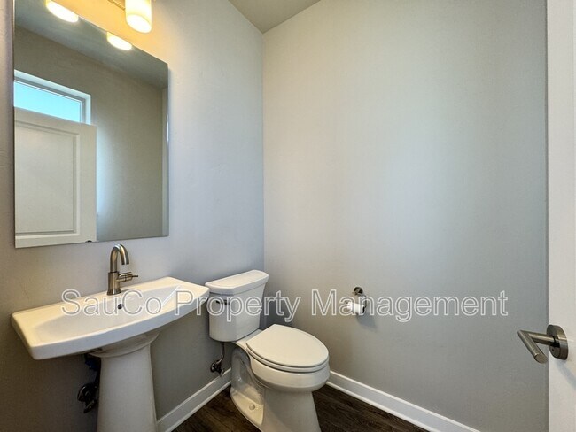 Building Photo - 5575 SE 80th Ave